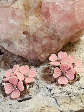 Vintage Lisner Pink Floral Dogwood Cluster Clip-On Earrings
